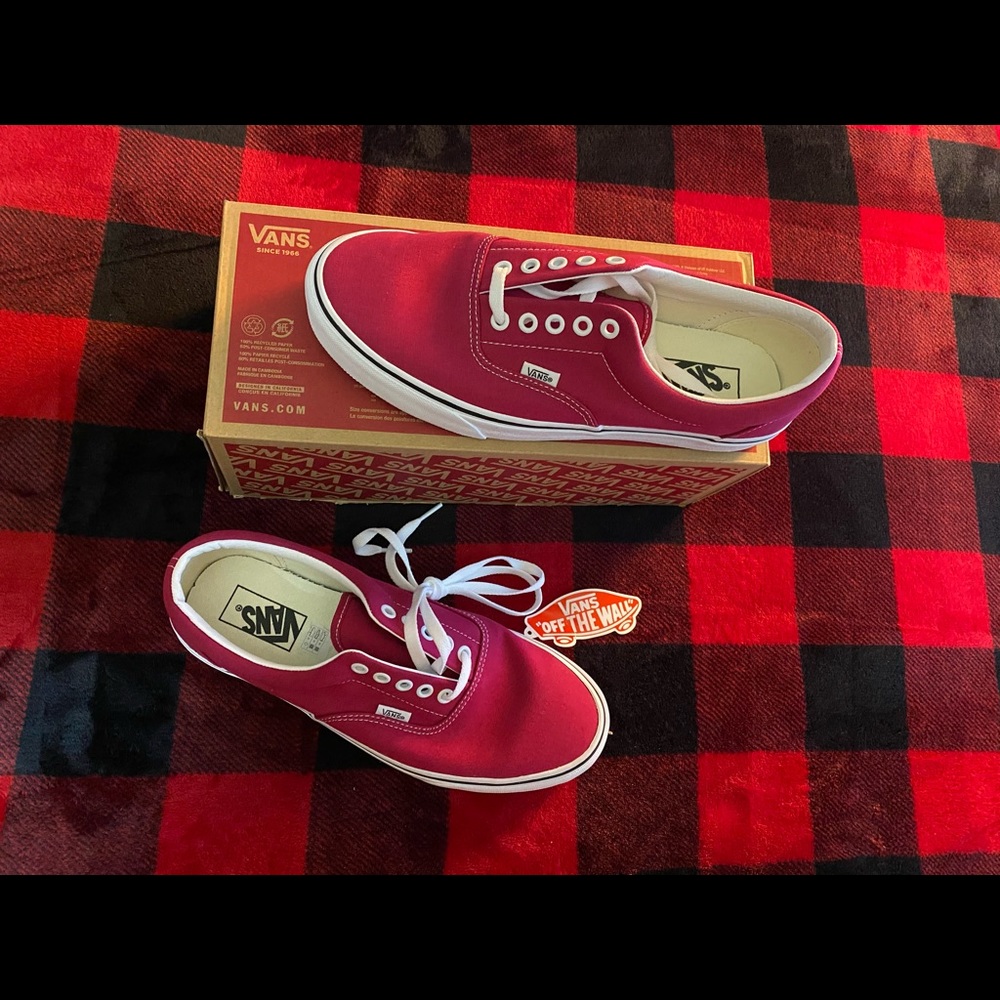 Vans “OFF THE WALL” Classic Skateboarding shoes